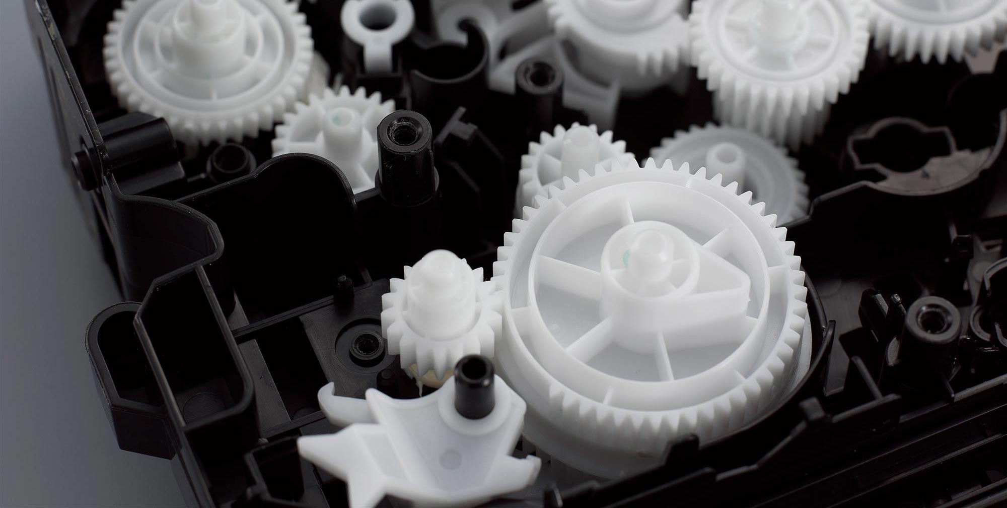 DURACON® POM | 製品紹介｜ハイパフォーマンスポリマーズSBU｜株式会社